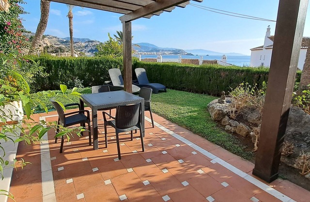 Apartamento tranquilo con un gran patio trasero, cerca del puerto y la playa.