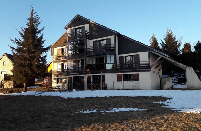 Apartamento tranquilo con aparcamiento en Super Besse