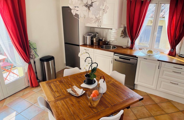 Quiet bed and breakfast with sea and mountain views in a 14th-century village