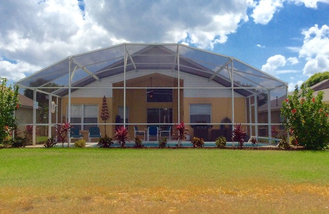 Tranquilo, limpio, vistas al parque, Disney-3. 5 millas, muy bien cuidado casa!