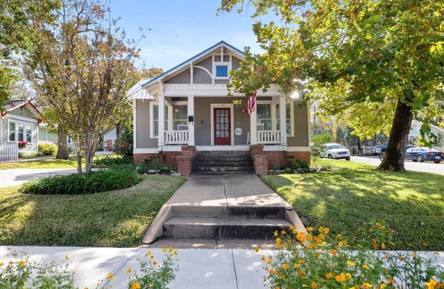 Quiet & clean, minutes from downtown Brenham!