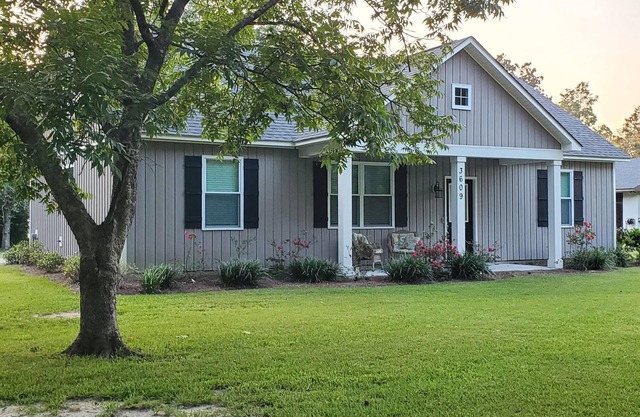 Quiet & Cozy New Home Close to River, Beaches, & Downtown Wilmington