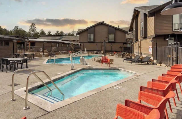 Quiet Escape Near Lakes, Ideal Base for Hiking & Skiing at Mammoth Mountain