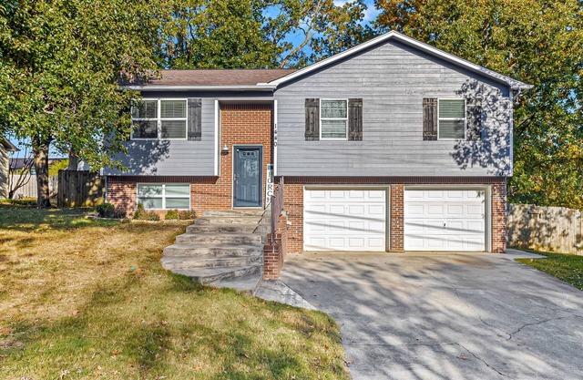 Quiet home near area's attractions with firepit & work station - dog-friendly
