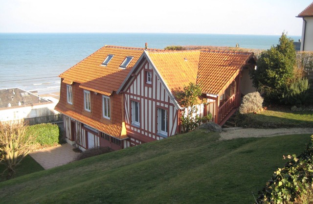 Casa tranquila, a 2 pasos del mar, con magníficas vistas y cerca del centro de la ciudad.