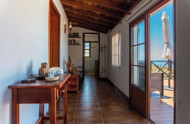 Quiet house with nice views. El Lomito