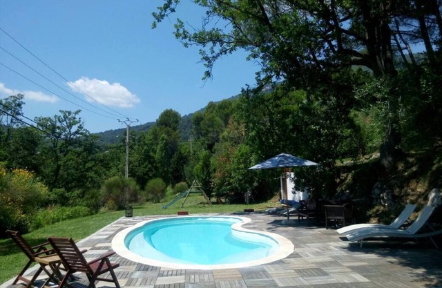 Tranquila casa de campo provenzal con piscina en la Riviera francesa