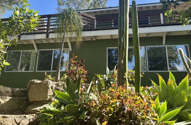 3BR-2Baths parque estatal adyacente. Jardín zen. Vistas a la montaña. Playa 3 mil