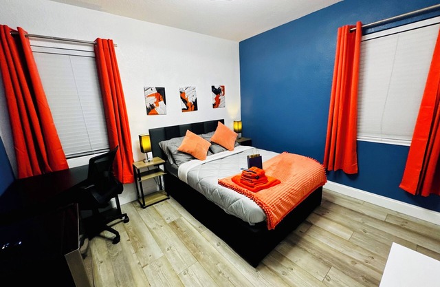 Quiet Room Close To Wilton Manors!