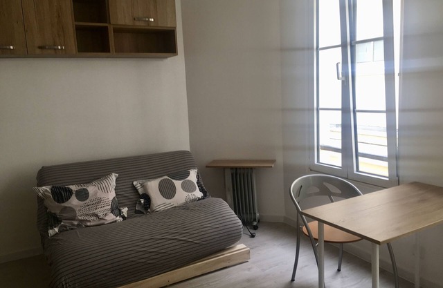 Estudio tranquilo en el animado barrio de Oberkampf