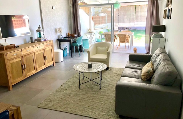 Quiet, tastefully furnished accommodation close to the beach. Pet friendly!