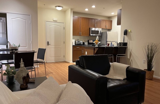 Quiet Two Bedroom Downtown LA w/ incredible amenities!