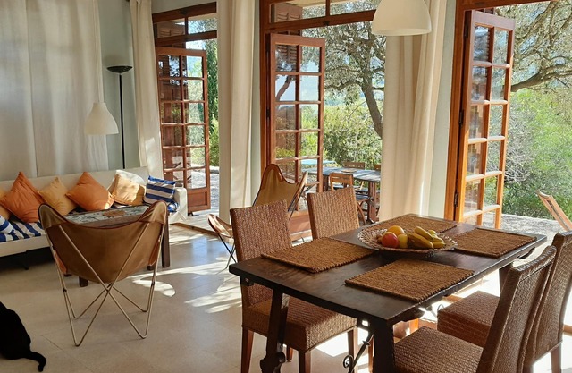 Villa calma, rodeada de naturaleza con impresionantes vistas.