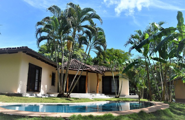 Quiet villa with private pool in Playa Langosta near Tamarindo