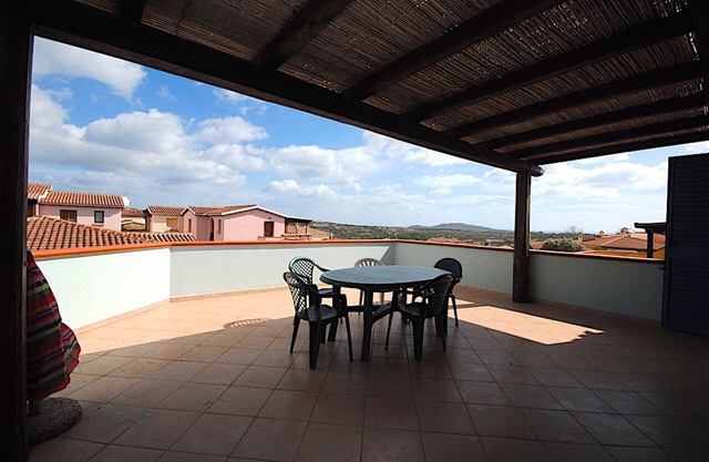 VILLA TRANQUILA CON VERANDA Y PISCINA A 2 PASOS DEL MAR