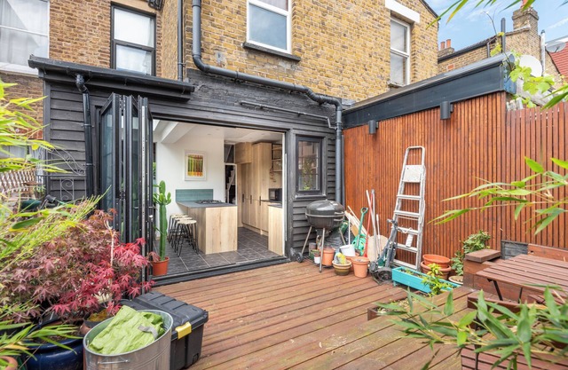 Quirky 4-bedroom House - Private Outside Space