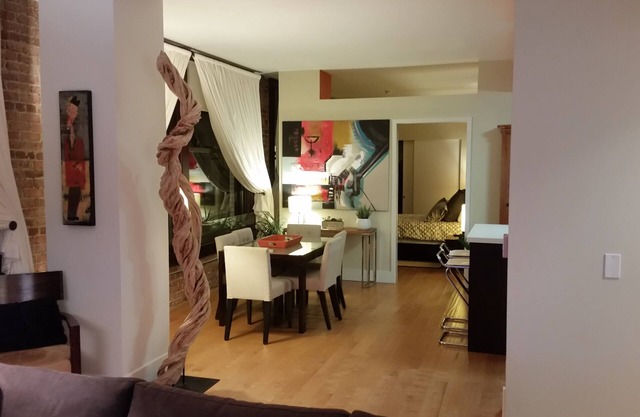 Bastante, limpio y de lujo 1 BR / 1 Baño DTLA Loft, Cerca de todo.
