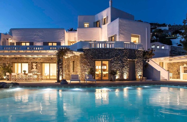R 3165 Arizona Villa