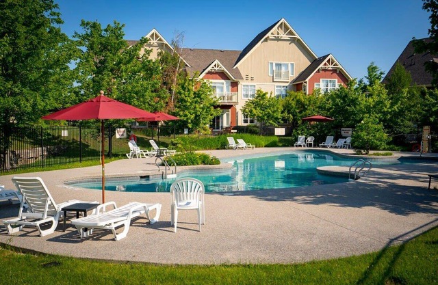 Raccoon Ridge - Outdoor Pool / Walk to the Village