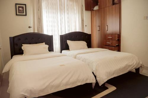 Raelene Courts Luxury Apartments