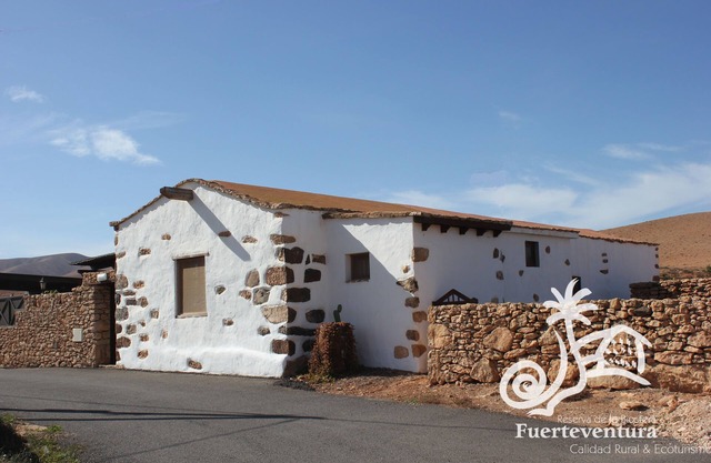 Casa Abuelo Rafael, con Jacuzzi, Piscina, wifi, Petanca y Minigolf