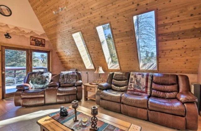 Raven’s Nest Cabin with Glowing Bocce Ball Court