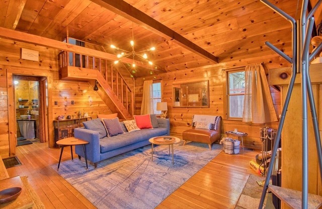 Authentic Cabin Experience with modern amenities minutes from Mtn High in SoCal!