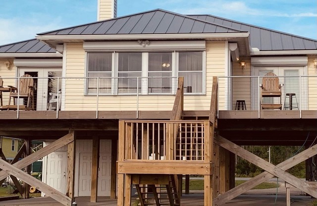 Reel Em Inn Bay Front House With boat ramp