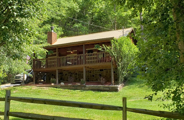 Del 3 de noviembre al 7 de noviembre ¡ABIERTO! Chimenea real, se admiten mascotas! 5 minutos para Pigeon Forge