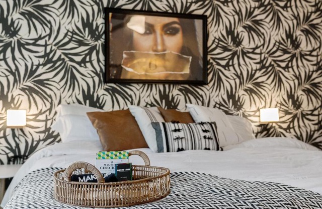 Reality TV Suite at THE KarINN BOUTIQUE HOTEL - Downtown Ft Lauderdale 1