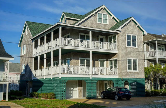Recientemente renovado 6 BR House Steps de la playa
