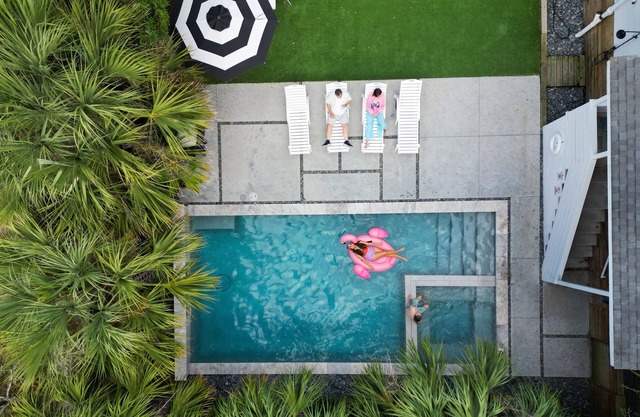 Brillante casa para perros con WiFi gratis, cocina completa, a pocos pasos de la playa.