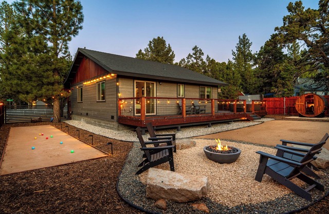 Recovery Getaway I Sauna, HotTub, BocceBall, ARCADE!! LargeDeck, Pets OK,
