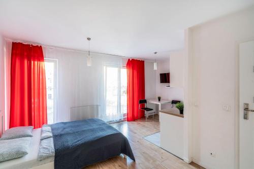 Red Apartment z Tarasem