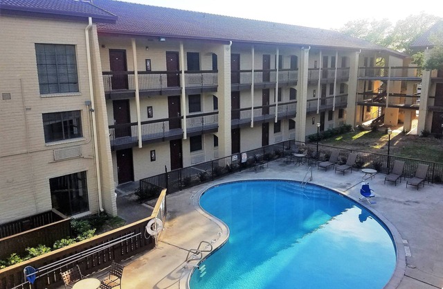 Red Roof Inn & Suites Houston - Hobby Airport