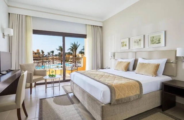 Red Sea Retreat | 2 Rooms, Full-service Spa, Waterpark & Family Fun by the Beach