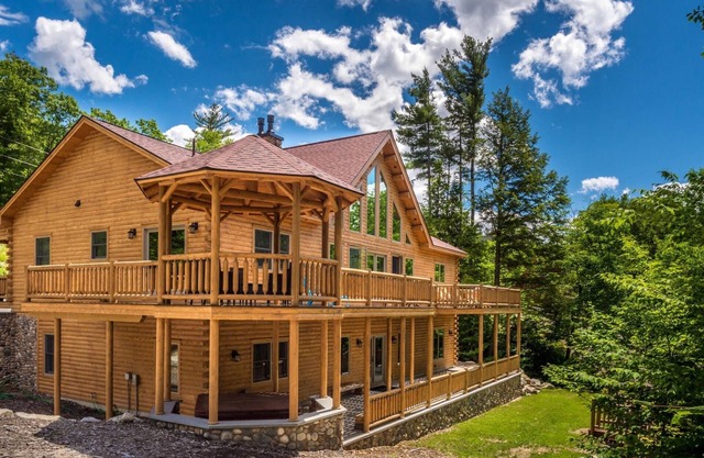 Rediker Retreat- Authentic Riverfront Luxury Log Home