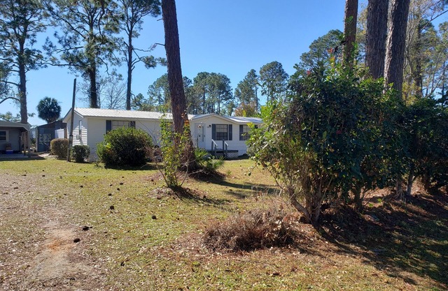 Reduced rates! Gated house 3/2 close to everything! Pet friendly. Book now!