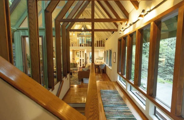 Redwood Treehouse Retreat Near Muir Woods w/ Deck