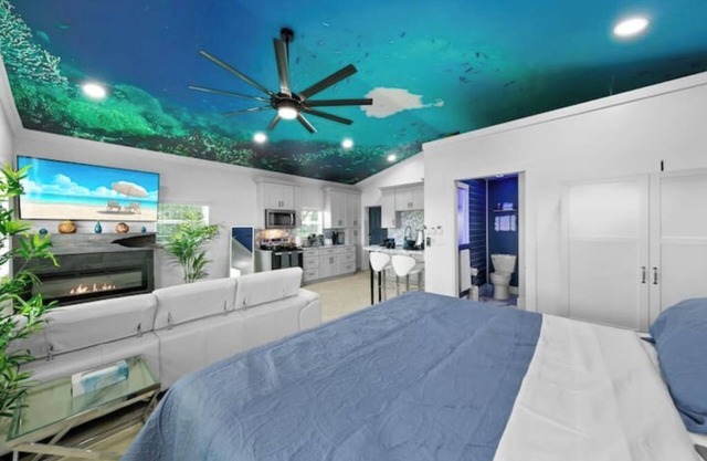 New Luxury Island Oasis! Bubble Wall, King Bd, W/D