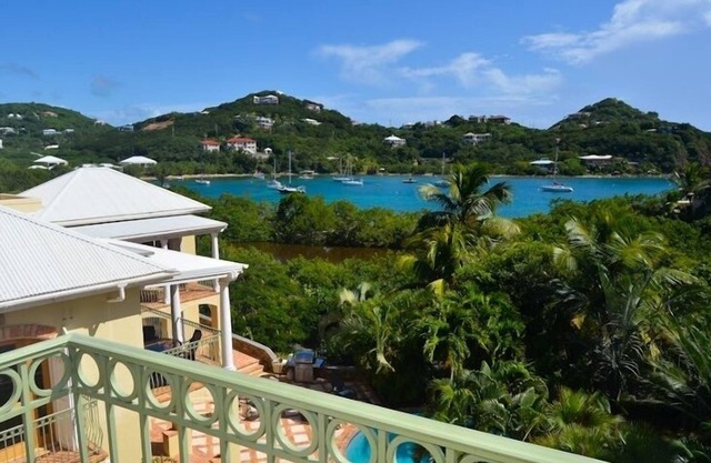 Gran 5 habitaciones con aire acondicionado y playa privada!
