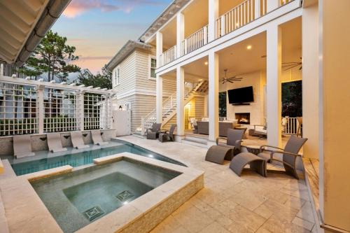 'Rees on Wiregrass' - Private Pool, Golf Cart, Carriage House - Lake District, WaterColor, FL home