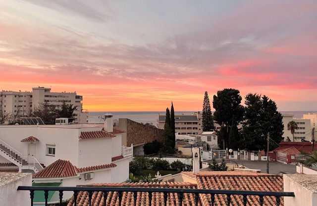 Ref 290: Adosado con solarium, piscina, vistas del mar y fácil acceso a pie a la playa.