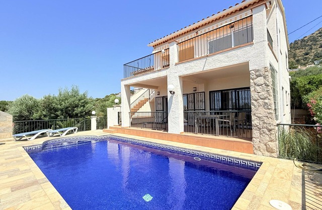 Ref. Leo02 - HERMOSA VILLA CON PISCINA Y VISTAS AL MAR