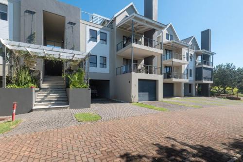 Refined 3 Bedroom Apartment Princes Grant