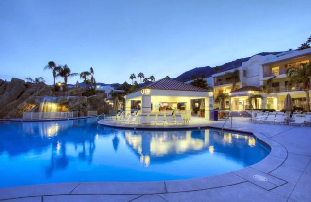 REFRESH YOURSELF at Palm Canyon Resort! Lots of Extras!