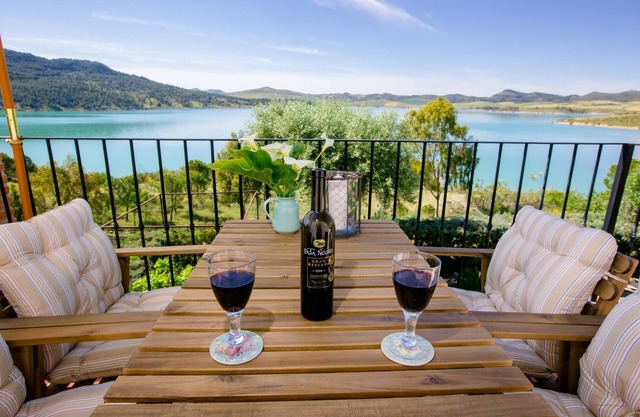 Apartamentos rurales con gran terraza y ver el hermoso lago en una casa de campo renovado
