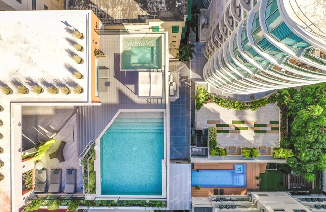 Regatta Living ll with Breakfast Included! - 907