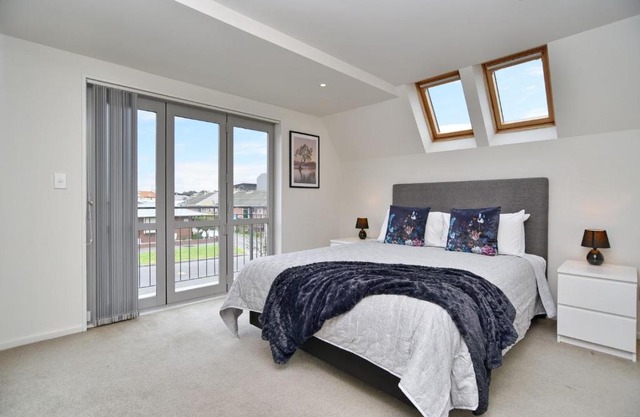 Regents 94 - Christchurch Holiday Homes