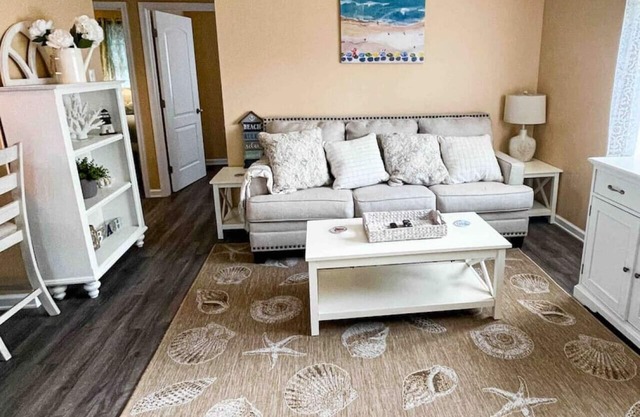 Rehoboth Getaway / 2bd with Hot Tub /3.7mi beach/outlets